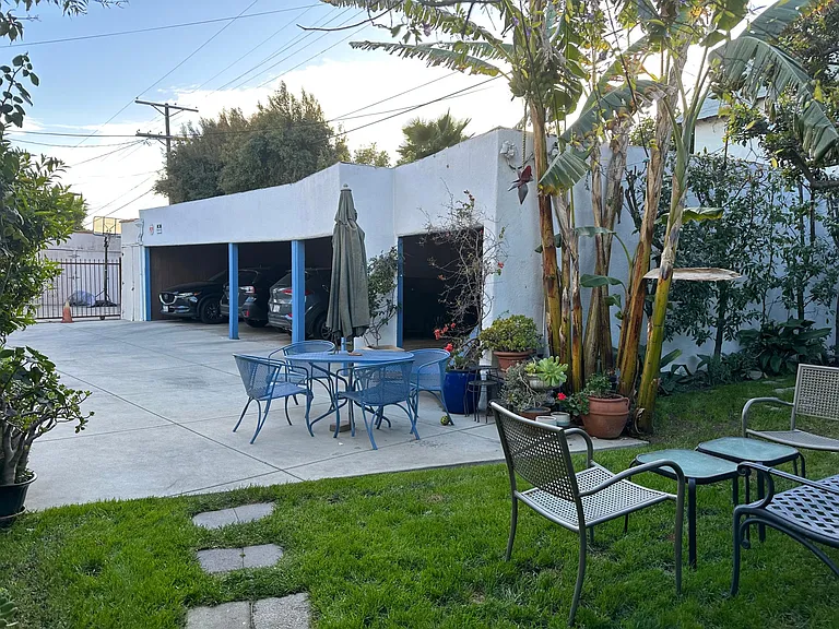 1057 Masselin Ave #1057 — Photo 6