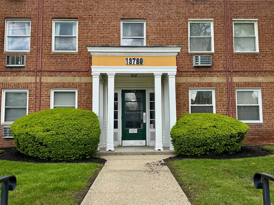13797 Cedar Rd #204