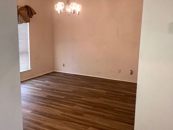 4th image of 2910 Low Oak St