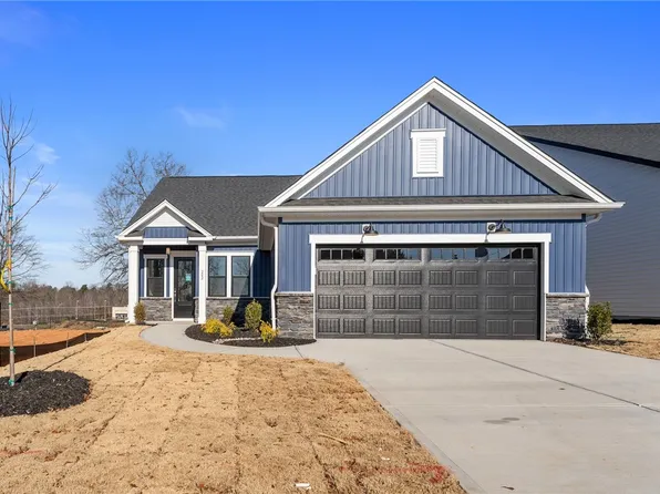 202 Highland St, Taylors, SC 29687