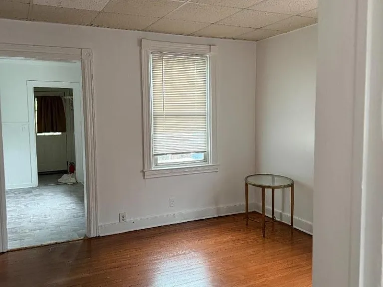 526 Morris Ave — Photo 6