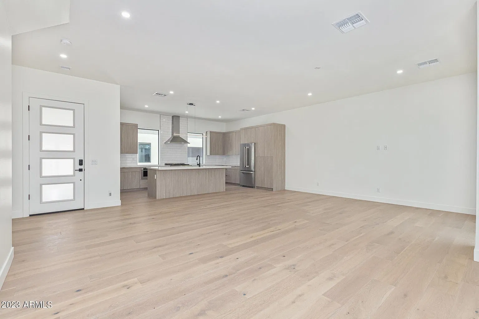 4 bed, 2687 sqft, $4,495 — Photo 3