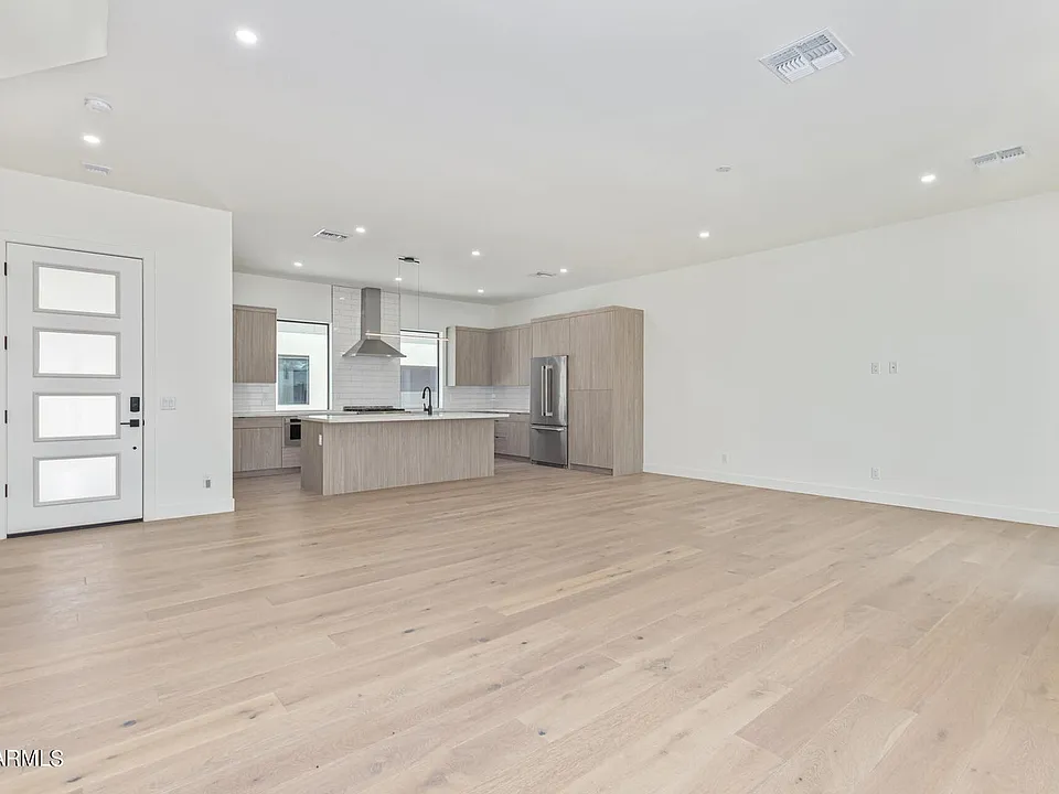 1625 E Lamar Rd #2
