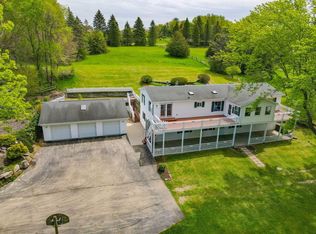 W8919 Ripley Rd, Cambridge, WI 53523