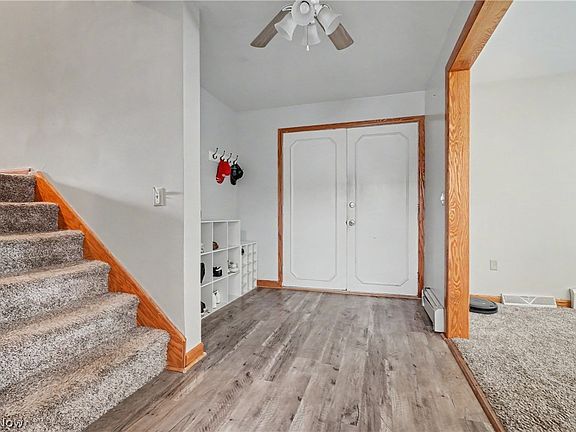3rd image of 8524 Sleepy Hollow Dr NE