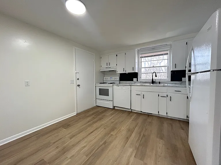 225 Sippo Ave NW #225 — Photo 2