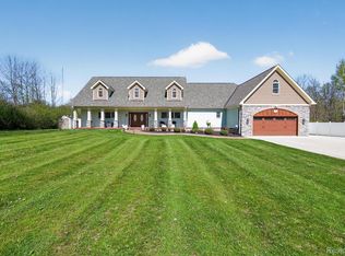 2168 Wiggins Rd, Fenton, MI 48430