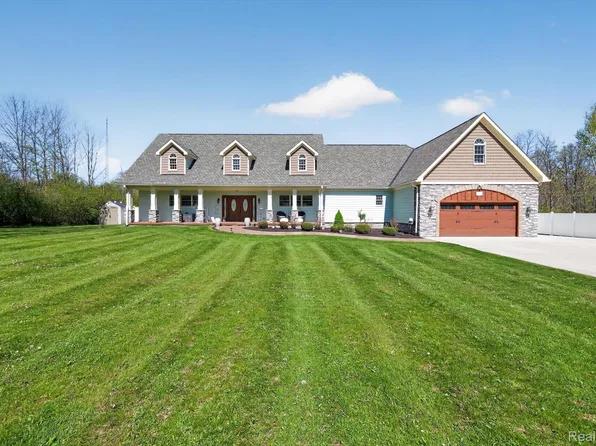 2168 Wiggins Rd, Fenton, MI 48430