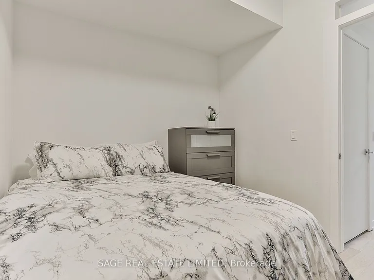 35 Wabash Ave #110 — Photo 17