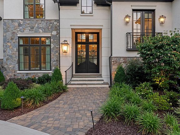 5th image of 301 Skyecroft Way