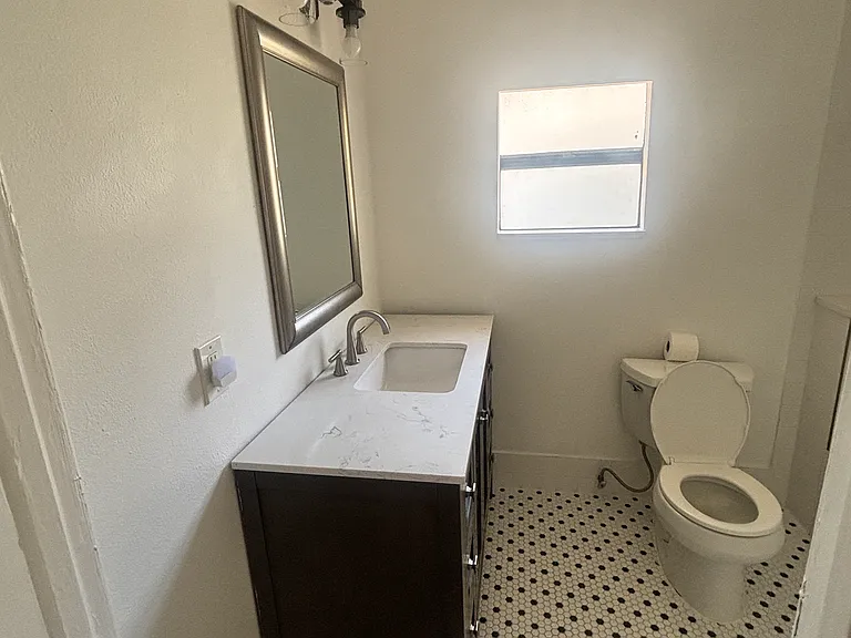 602 N Grosse Ave — Photo 5