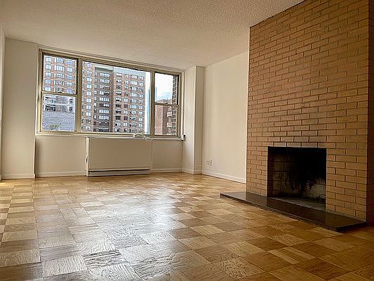 4th image of 166 E 34th St #1907