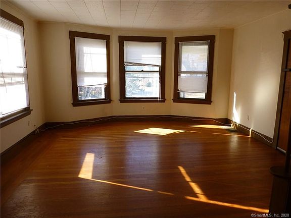 3rd image of 605 Whalley Ave #2