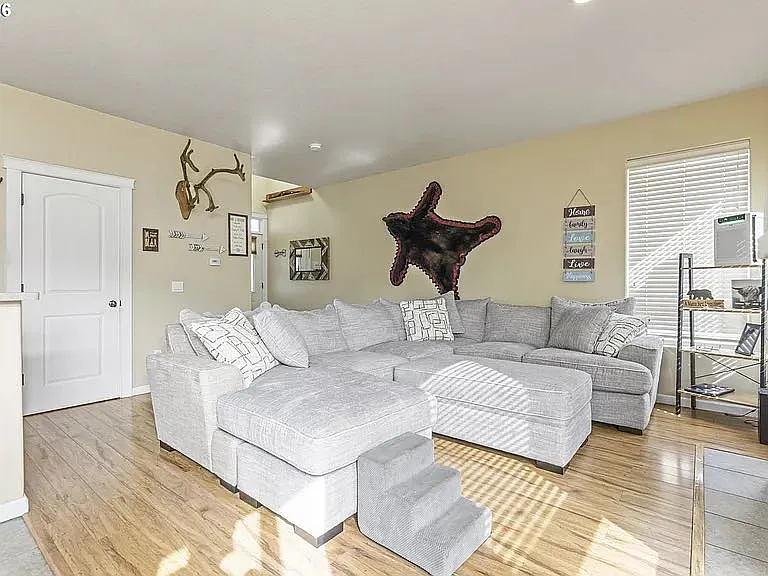 891 Kentucky Ave — Photo 4