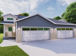 1816 Tobi Ln, Grand Forks, ND 58201