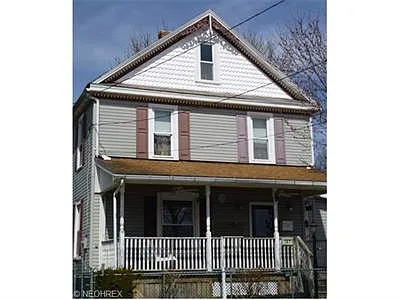 107 E Pine Ext photo 1