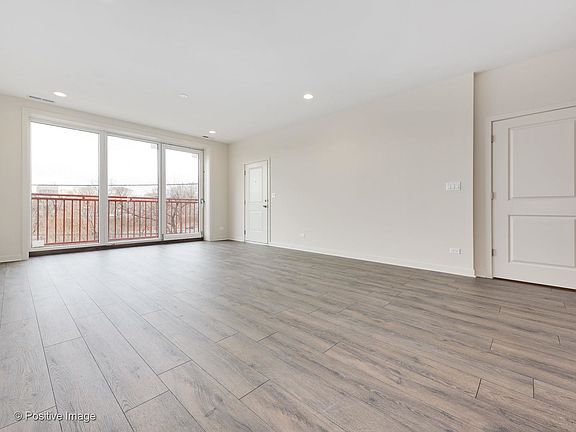 5th image of 2824 W Van Buren St #101