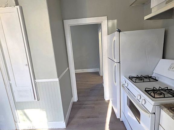 2nd image of 718-720 Charles St #1L