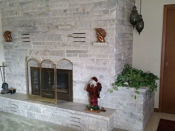GA Marble fireplace livng rm