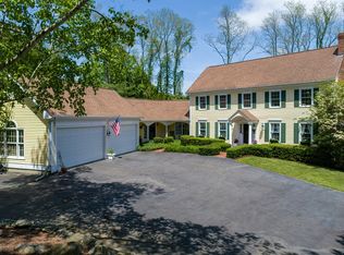 17 Lookout Hl, Essex, CT 06426