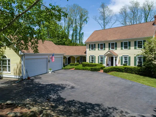 17 Lookout Hill, Essex, CT 06426