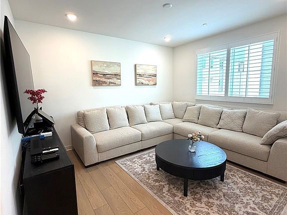 4th image of 4254 Jasmine Ln