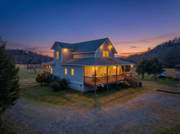 328 Pauls Meadow Dr, Hayesville, NC 28904