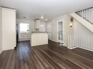 122 Raintree Ct, Aurora, IL 60504