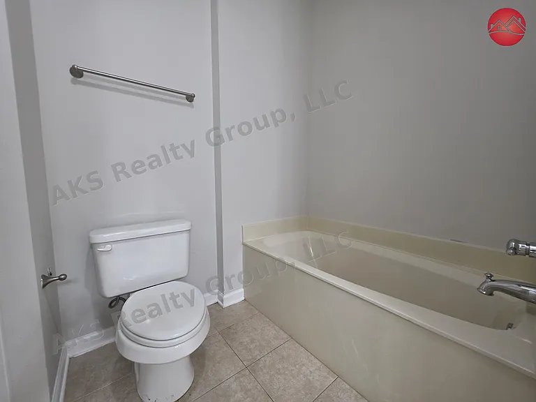 4346 Ashwood Cv — Photo 10
