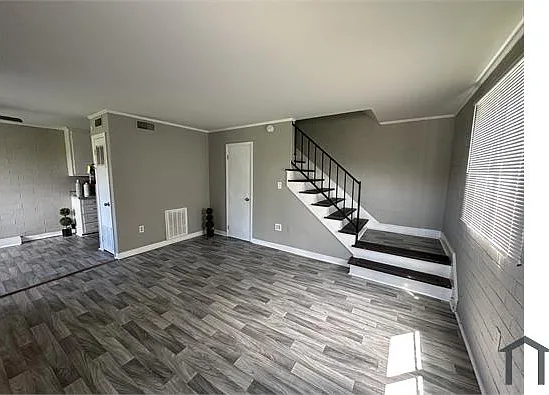 2 bed, 1111 sqft, $1,300 — Photo 2