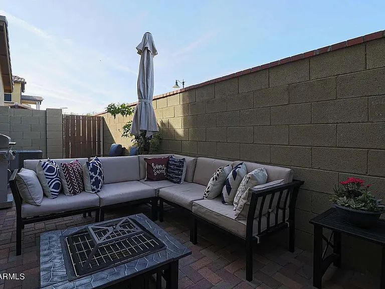 2896 N Claire Dr — Photo 4