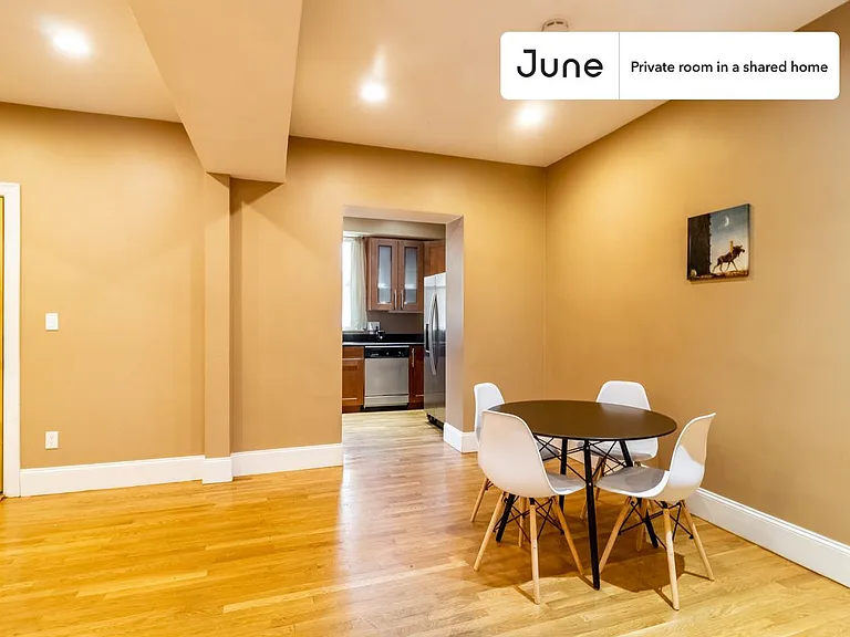 1592 Beacon St #D — Photo 9