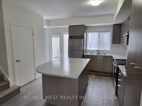 2nd image of 1525 Kingston Rd #606