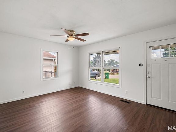 4th image of 304 E 3rd St