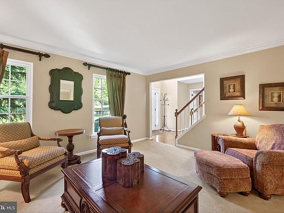 3rd image of 525 Michelle Ln