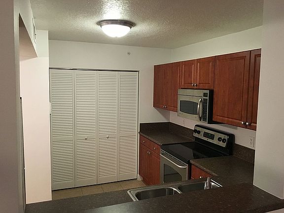 2nd image of 509 E Sheridan St