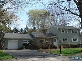 5 Charlotte Pl, Old Tappan, NJ 07675