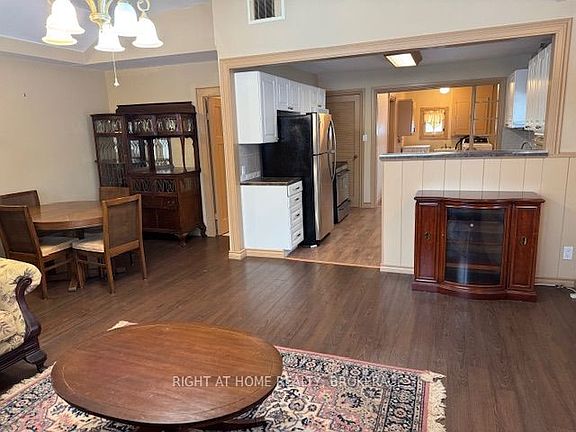 5th image of 3906 Alexandra Rd