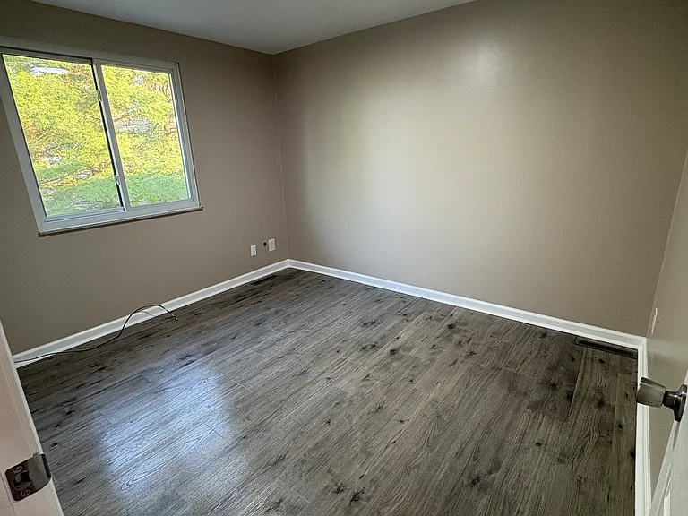 203 Parkwood Dr — Photo 4
