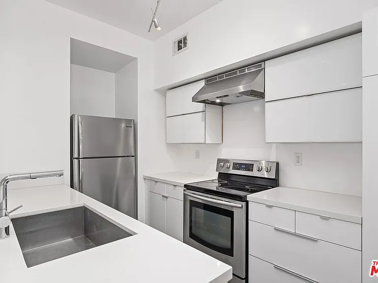 7250 Franklin Ave #511 — Photo 13