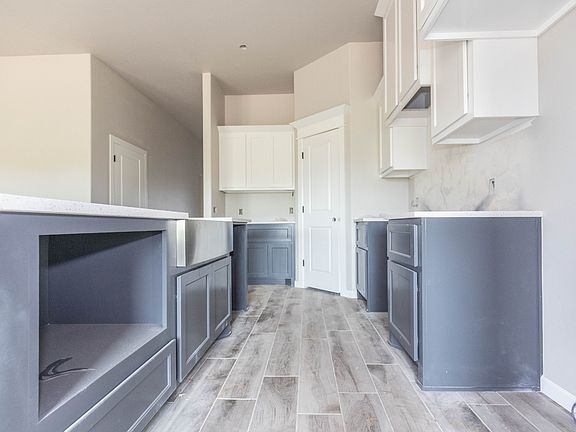 5th image of 3817 Pettit Blvd