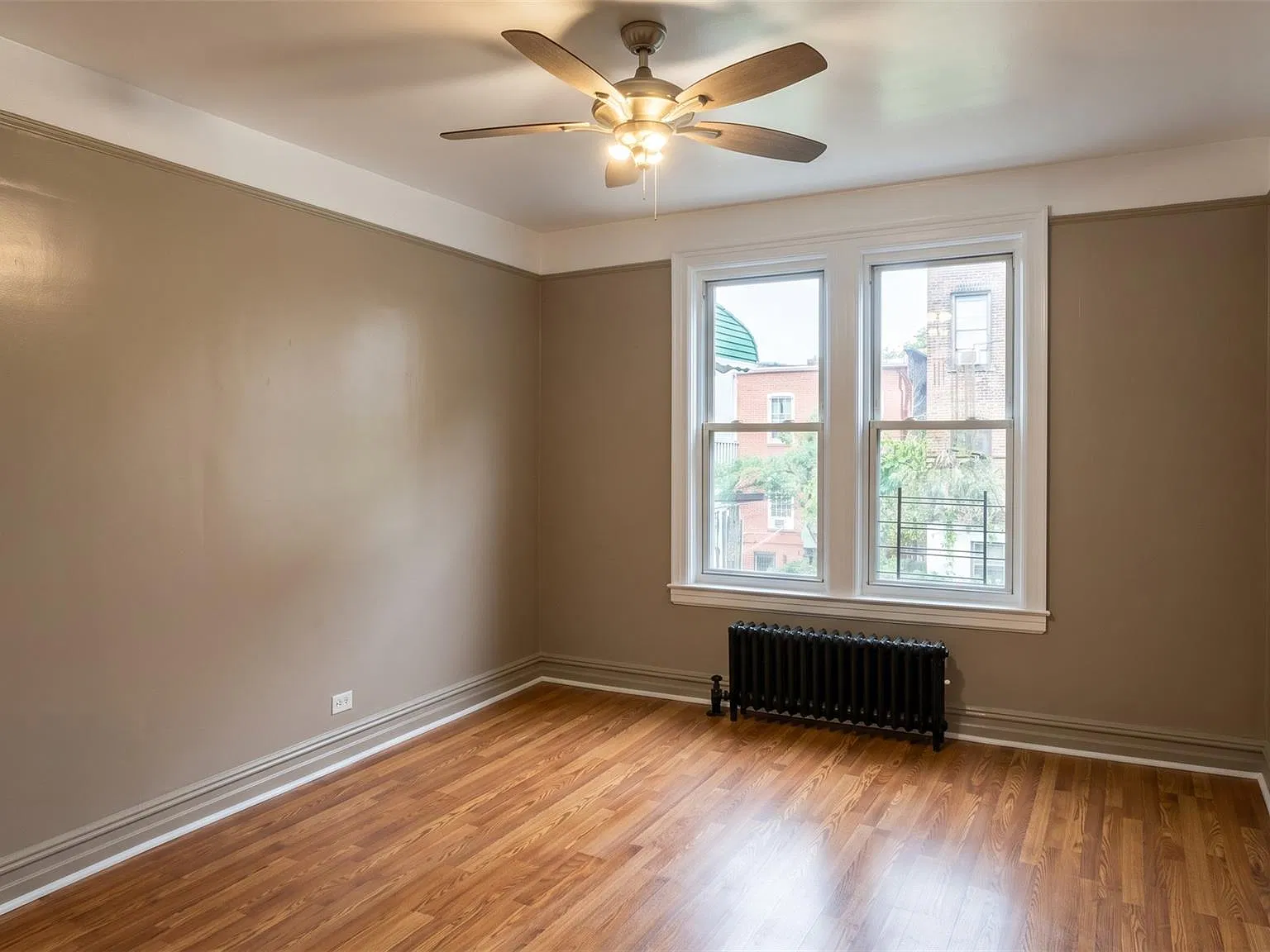 3 bed, 1.0 bath, 2480 sqft, $3,600 — Photo 1
