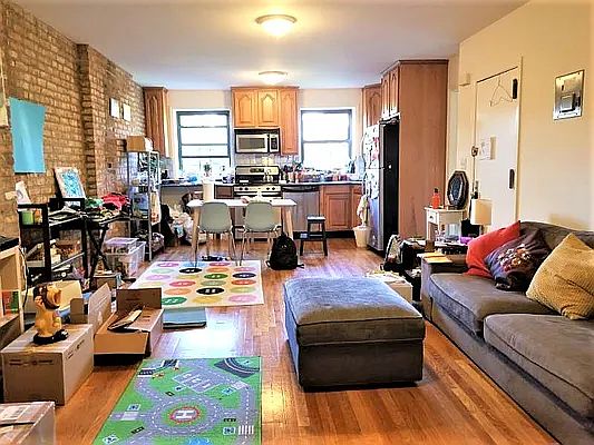 4th image of 251 Baltic St #4