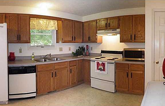 5th image of 40 Elm Dr