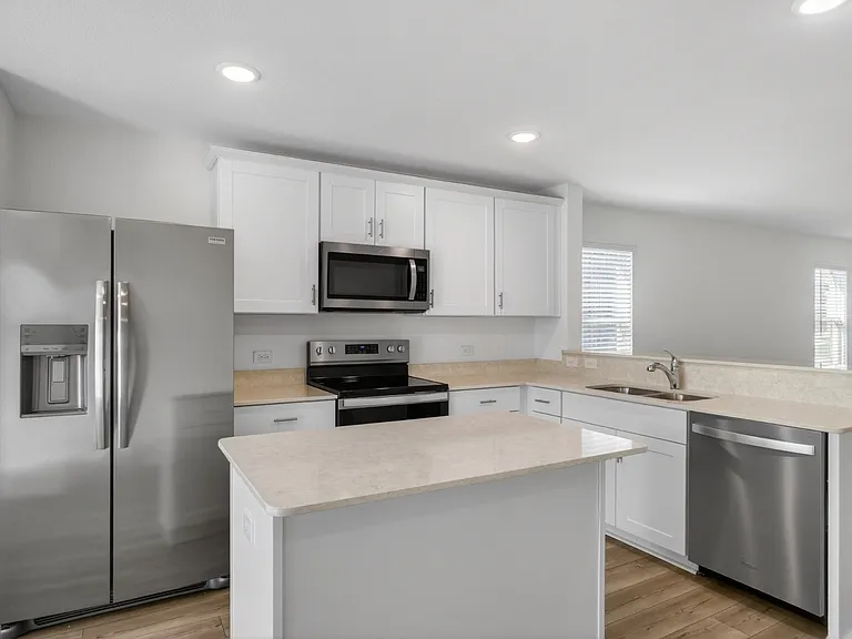 605 Grenada Lake Dr — Photo 16