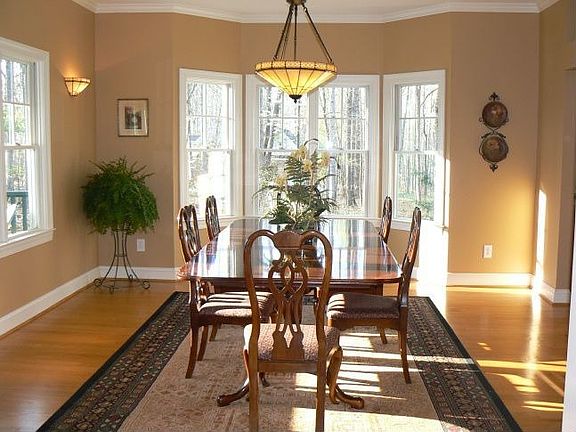 Warm & Inviting Dining Room