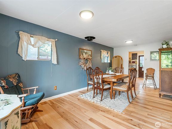 5th image of 3606 Entrada Dr NE