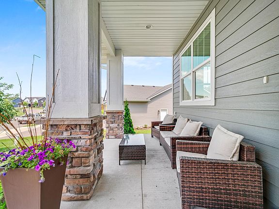 3rd image of 20833 Peony Ln
