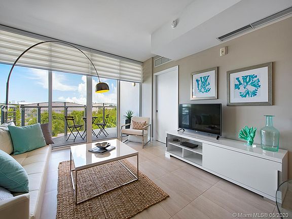 3rd image of 2155 Washington Ct APT 505
