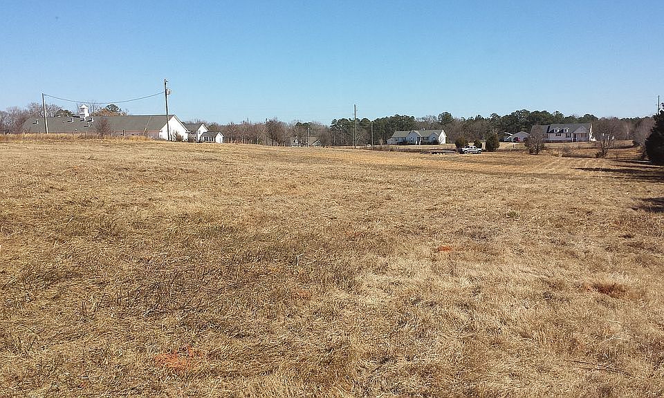 2nd image of 520 Plantation Rd